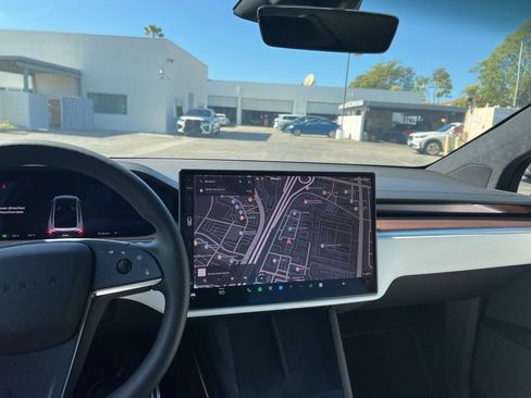 Used 2025 Tesla Model X image 18