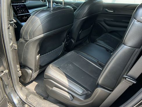 Used 2024 Jeep Grand Cherokee L Laredo image 24