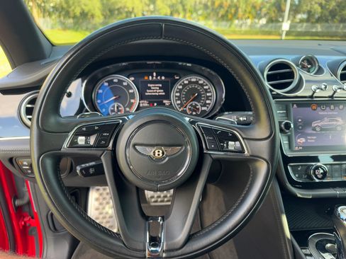 Used 2019 Bentley Bentayga image 17