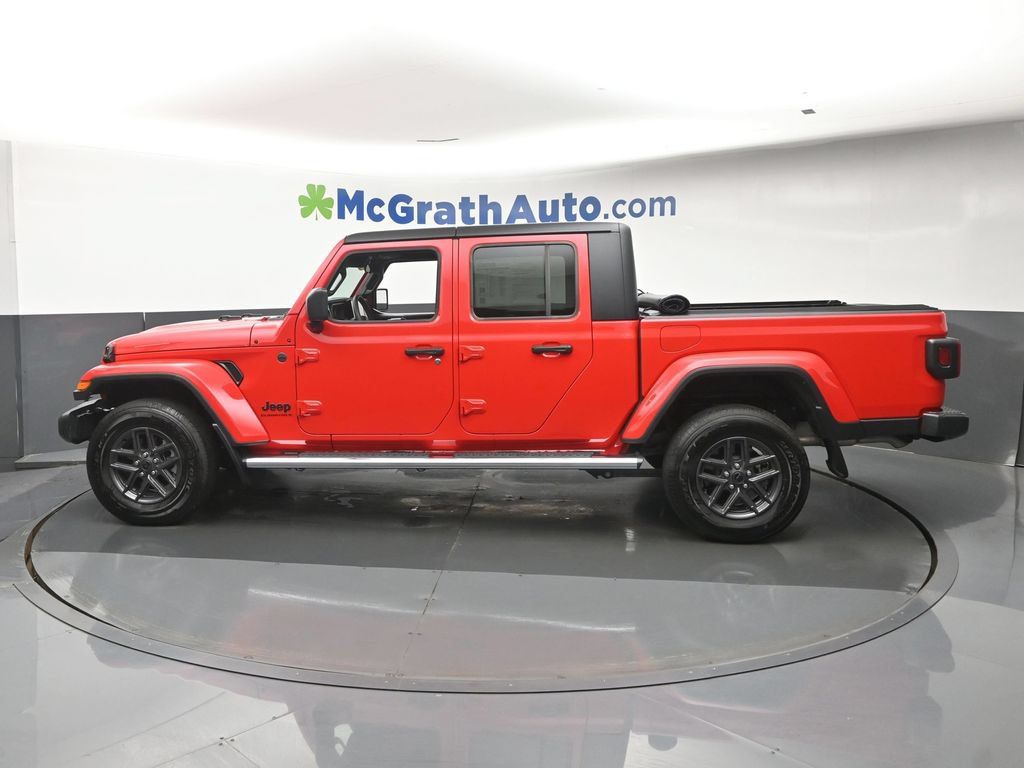 Used 2024 Jeep Gladiator Sport AWD/4WD image 23