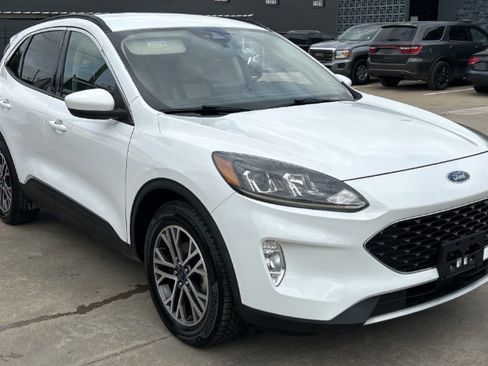 Used 2020 Ford Escape SEL image 3