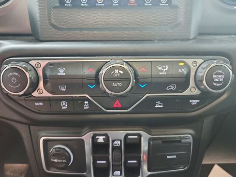 Used 2021 Jeep Wrangler Unlimited Sport AWD/4WD image 16