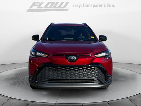 Used 2025 Toyota Corolla Cross SE image 3