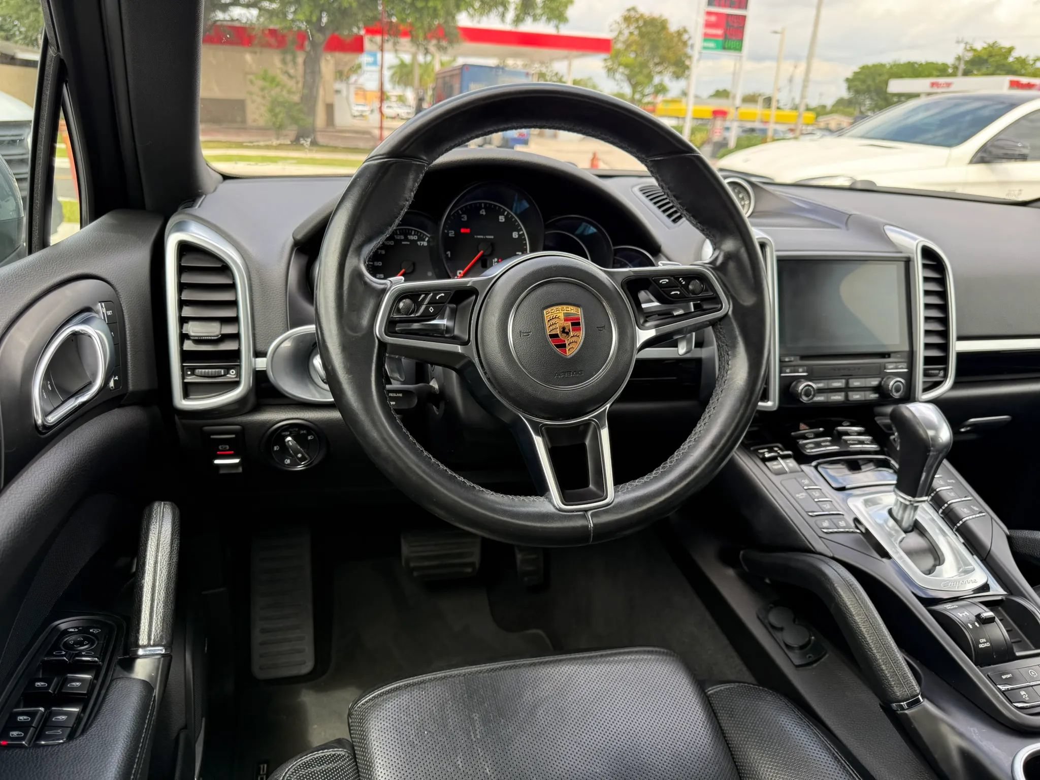 Used 2017 Porsche Cayenne Platinum Edition AWD/4WD image 17