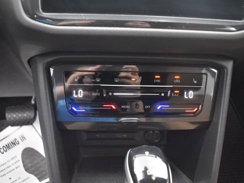 Used 2022 Volkswagen Tiguan SE image 15