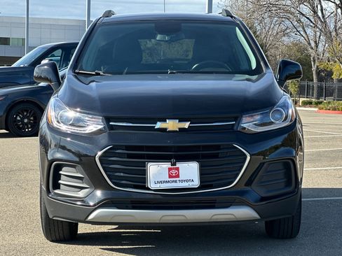 Used 2022 Chevrolet Trax LT w/ LT Convenience Package image 9