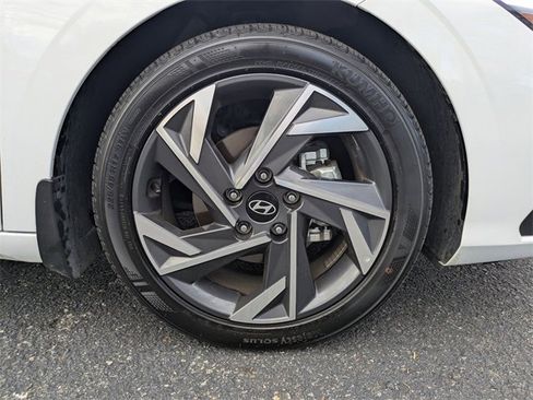 Certified 2025 Hyundai Elantra Sport image 11