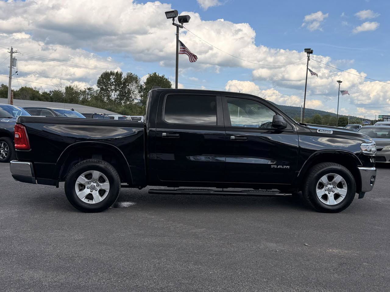 Used 2025 RAM 1500 Big Horn AWD/4WD image 4