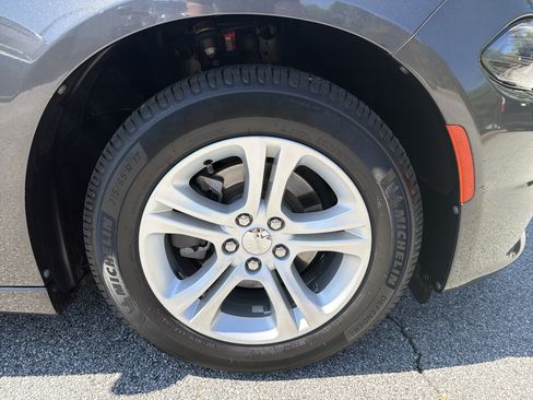 Used 2019 Dodge Charger SXT RWD image 14