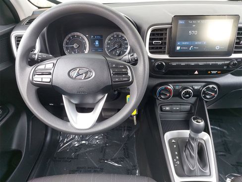 Used 2022 Hyundai Venue SE image 15