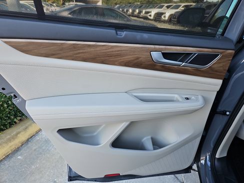 Certified 2025 Volkswagen Atlas SE image 16