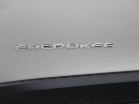 Used 2017 Jeep Cherokee Limited AWD/4WD image 32