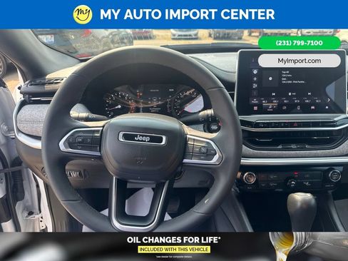 Used 2024 Jeep Compass Latitude AWD/4WD image 15