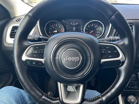 Used 2019 Jeep Compass Latitude w/ Cold Weather Group image 18