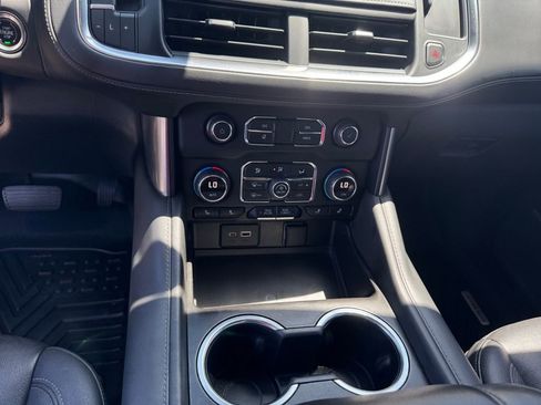 Used 2022 Chevrolet Tahoe Z71 w/ Luxury Package AWD/4WD image 17