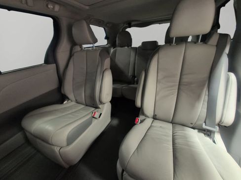 Used 2011 Toyota Sienna Limited image 14