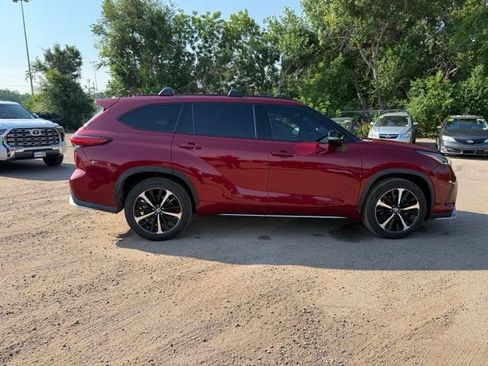 Used 2021 Toyota Highlander XSE AWD/4WD image 7