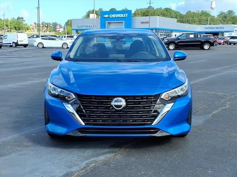 Used 2025 Nissan Sentra SV FWD image 2
