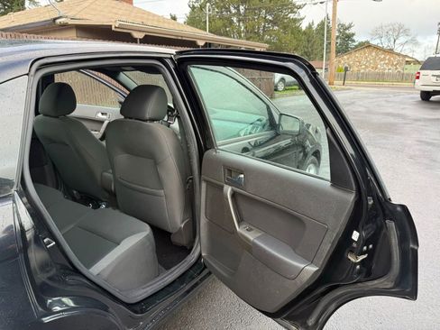 Used 2009 Ford Focus SES FWD image 12