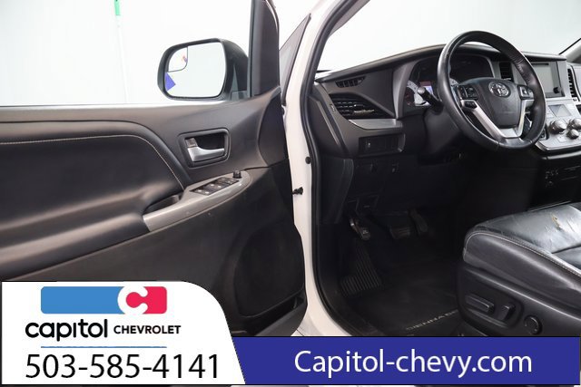 Used 2016 Toyota Sienna SE FWD image 9