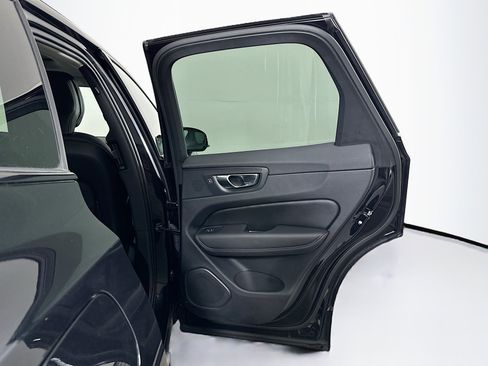 Used 2025 Volvo XC60 B5 Core image 31