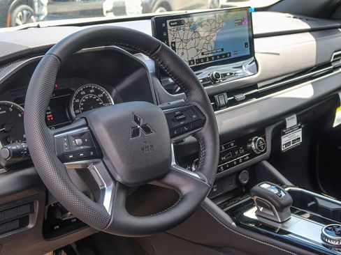 New 2026 Mitsubishi Outlander LE AWD/4WD image 29
