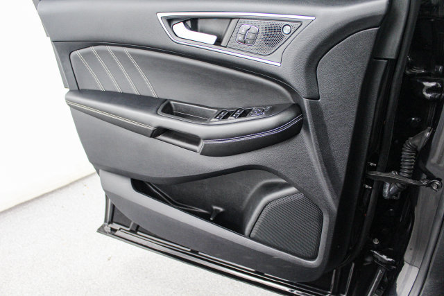Certified 2022 Ford Edge ST w/ Equipment Group 401A AWD/4WD image 9