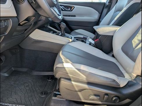 Used 2025 Subaru Forester Limited image 9
