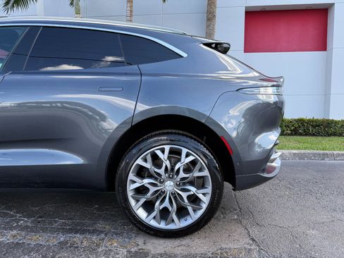 Used 2022 Aston Martin DBX image 12