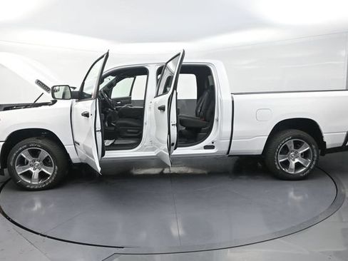 New 2026 RAM 1500 Express AWD/4WD image 32