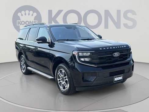 Certified 2025 Ford Expedition Active AWD/4WD image 2
