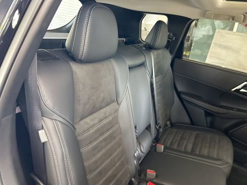 New 2025 Mitsubishi Outlander SE image 27