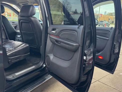 Used 2011 Cadillac Escalade ESV AWD image 21