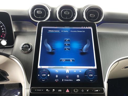 Used 2025 Mercedes-Benz GLC 350e 4MATIC image 18