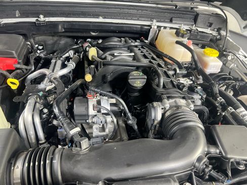 Used 2023 Jeep Wrangler Sport S image 27