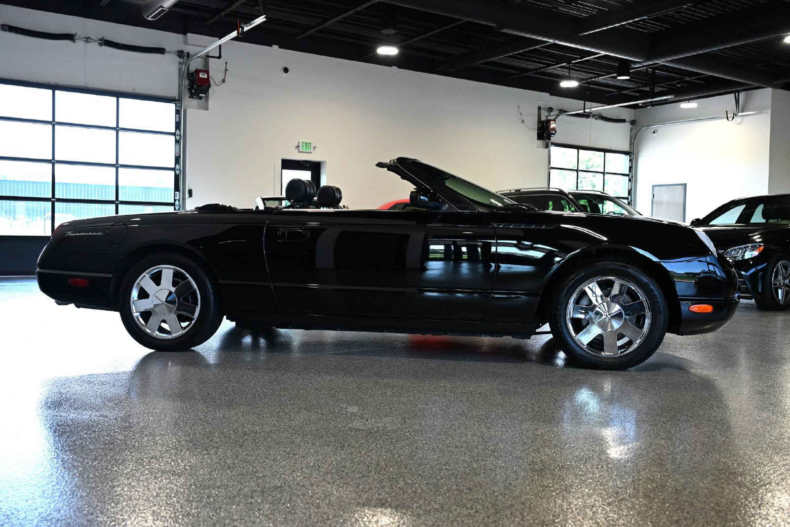 Used 2002 Ford Thunderbird RWD image 4