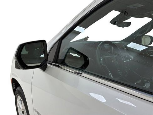 Used 2024 Chevrolet Suburban Premier w/ Advanced Technology Package image 10