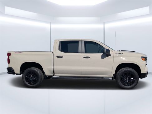 Used 2026 Chevrolet Silverado 1500 Custom Trail Boss w/ LPO, Dark Essentials Package image 3