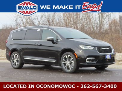 New 2026 Chrysler Pacifica Pinnacle w/ Trailer Tow Group