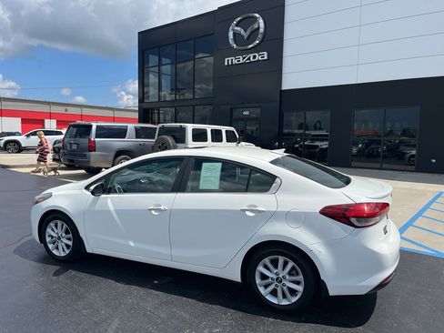 Used 2017 Kia Forte S w/ S Premium Package FWD image 3