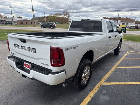 New 2026 RAM 2500 Big Horn AWD/4WD image 7
