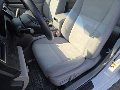 Used 2017 Toyota Camry LE image 5