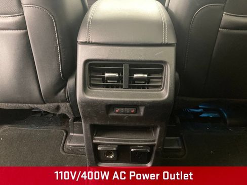 Used 2017 Ford Edge Titanium w/ Equipment Group 301A AWD/4WD image 17