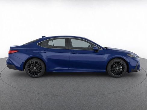Used 2025 Toyota Camry SE w/ Convenience Package FWD image 8