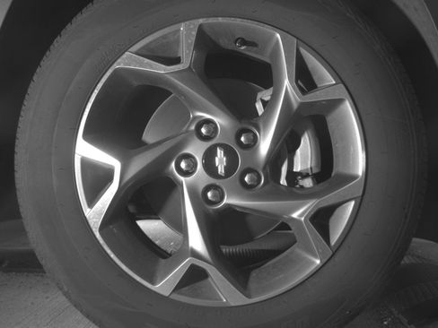 Used 2025 Chevrolet Trax LT FWD image 16