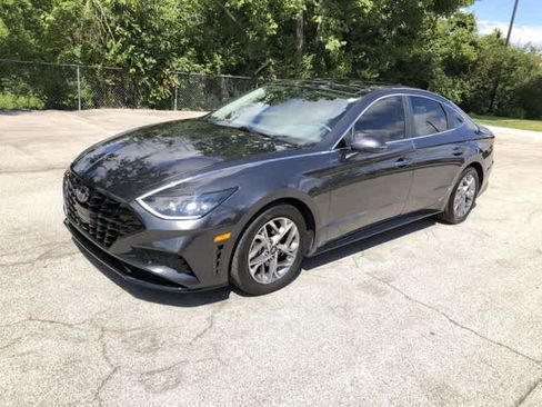Used 2020 Hyundai Sonata SEL w/ Convenience + Sunroof Package FWD image 2