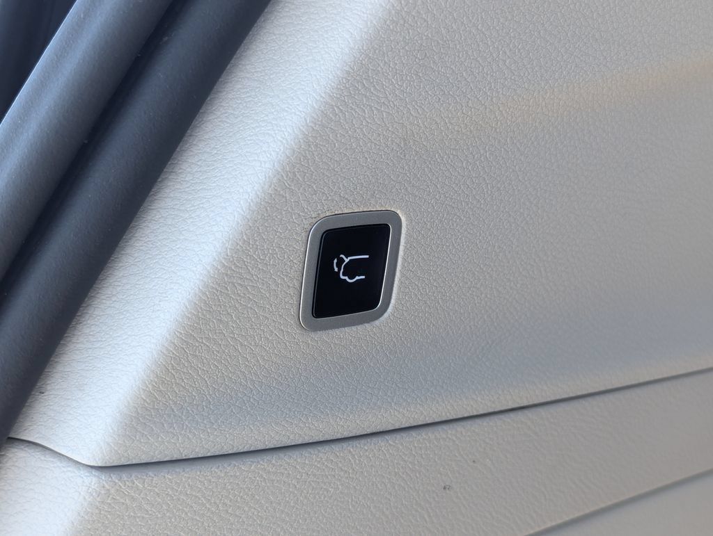 Used 2023 Chrysler Pacifica Touring-L FWD image 32