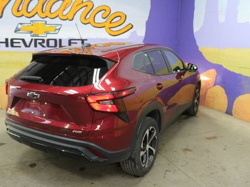 Used 2024 Chevrolet Trax RS w/ Sunroof Package FWD image 8