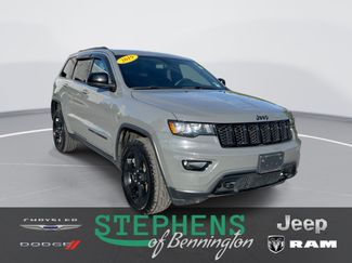 Used 2019 Jeep Grand Cherokee Laredo image 1