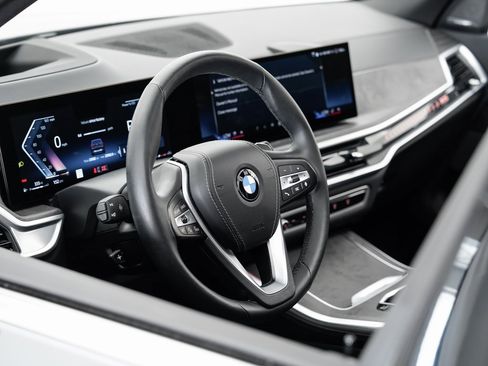 Used 2024 BMW X5 xDrive40i w/ Premium Package image 9